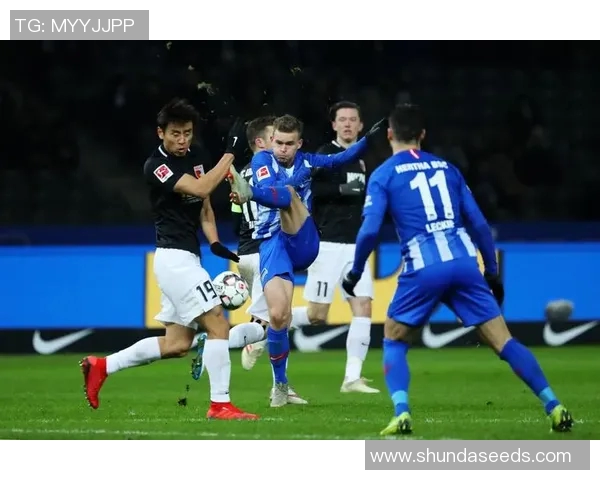 奥格斯堡逆转胜柏林赫塔扭转德甲保级困境 奥格斯堡逆转胜柏林赫塔扭转德甲保级困境