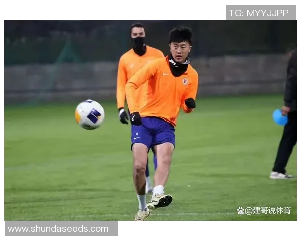 刘洋凭借出色防守能力成功抢断对手球权展现篮球场上战术智慧 刘洋凭借出色防守能力成功抢断对手球权展现篮球场上战术智慧