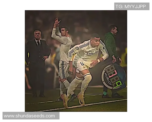 姆巴佩儿时萌照曝光!与C罗青涩合影引发回忆杀 姆巴佩儿时萌照曝光!与C罗青涩合影引发回忆杀